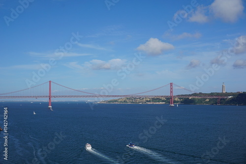 Wallpaper Mural Vistas del Puente 25 de Abril en Lisboa (Portugal) Torontodigital.ca