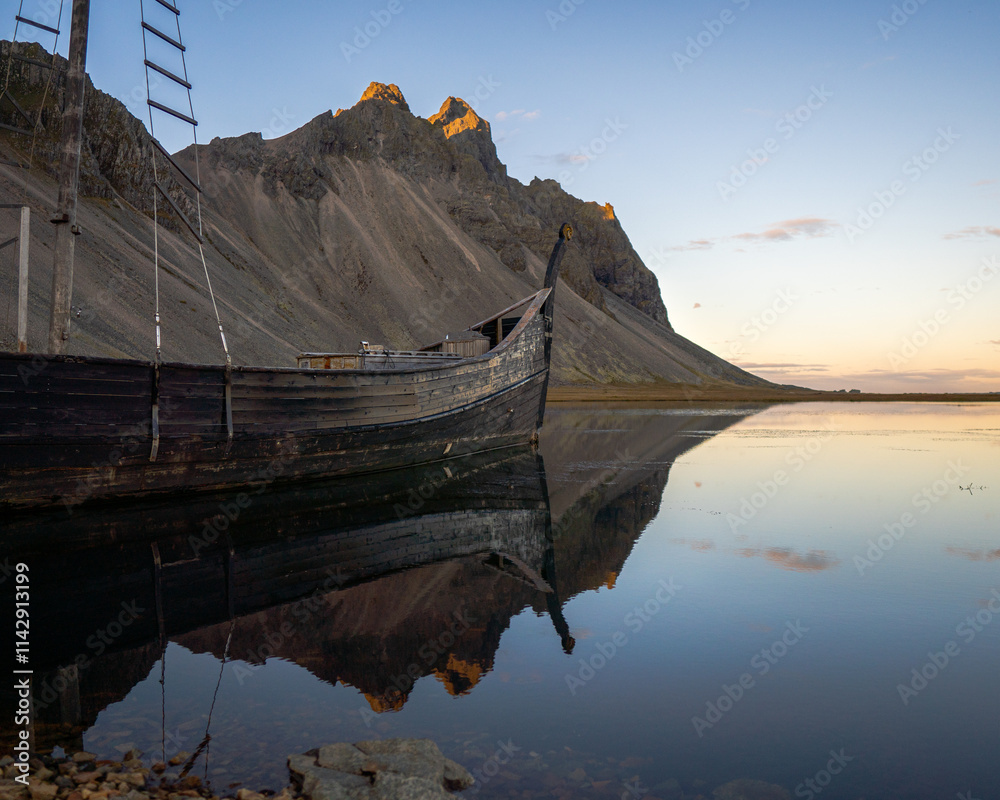 Fototapeta premium viking boat stokssnes