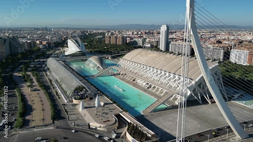 Imagens deslumbrantes da Cidade das Artes e Ciências de Valência, um dos marcos arquitetônicos mais icônicos da Espanha. photo