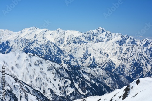 雪の唐松岳から見た立山連峰