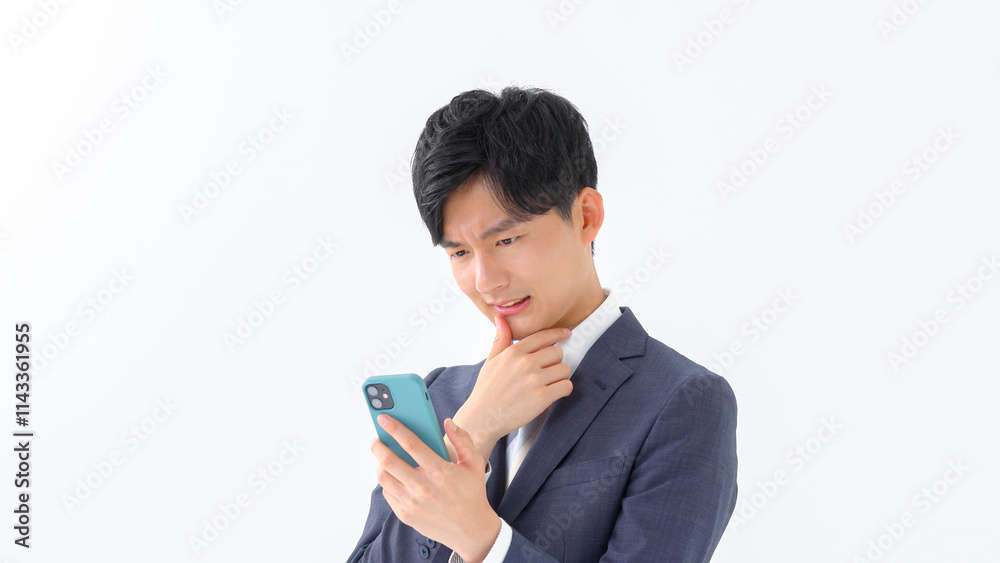 男性　スマートフォン