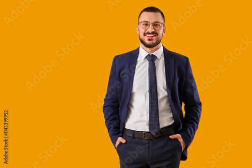Young businessman in suit w...