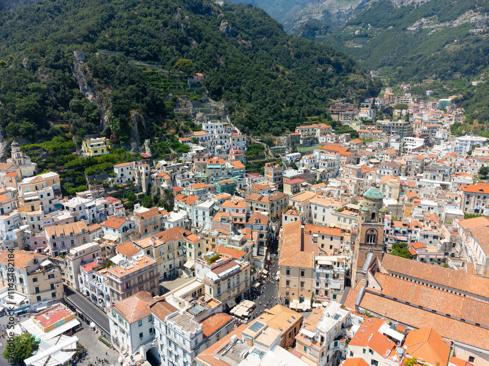 Obraz premium Amalfi Town and Mountain Landscape Aerial View - Italy