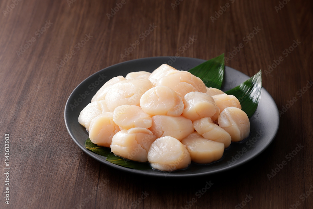 帆立の貝柱 Scallop adductor muscle served on a plate 帆立の貝柱 Scallop adductor muscle served on a plate