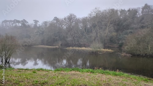 Vue sur le Brivet, canal dans le brouillard (2) Timelapse