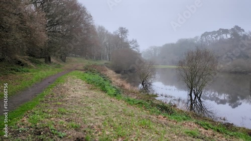 Vue sur le Brivet, canal dans le brouillard (3) Timelapse
