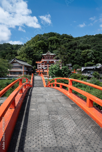 Wallpaper Mural Kusado Inari Shrine at the end of the round vermilion bridge Torontodigital.ca