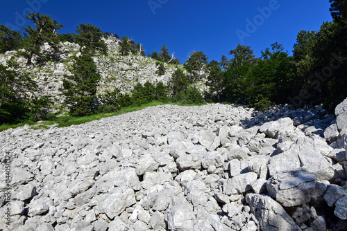 Schotterpass Prevoj Orjen Sedlo, Orjen-Gebirge, Montenegro photo