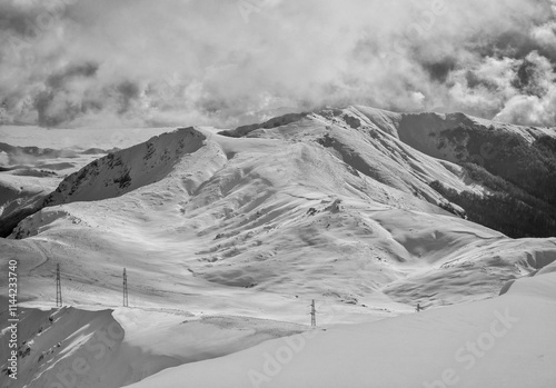 Obraz na płótnie Campocatino and Mount Pozzotello, Italy - The snow capped mountains in the province of Frosinone, Lazio region, in Ernici mounts, famous for ski site station.
w salonie