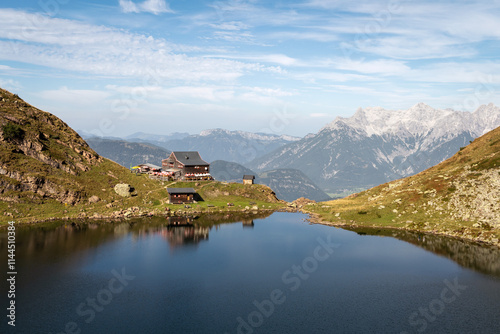 Obraz na płótnie Mountain Lake in the Austrian Alps w salonie
