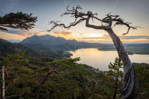 Obraz na płótnie Sunset over Mountain Lakes with Hut w salonie