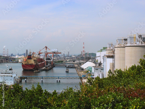 水島コンビナートの港 photo