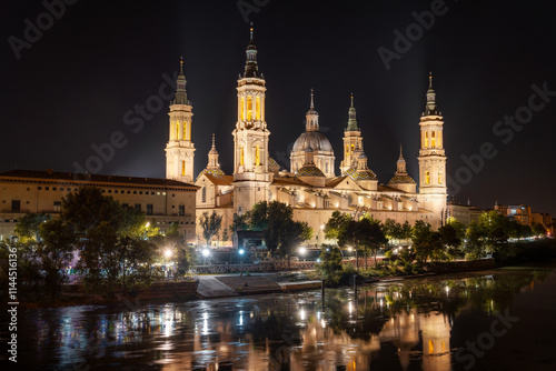 Obraz na płótnie Zaragoza Cathedral in northern Spain w salonie