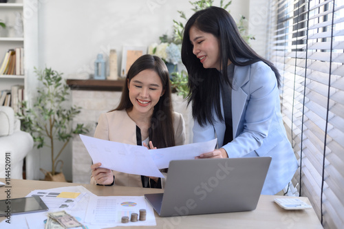 Photography Businesswoman working in office meeting from different countries at work