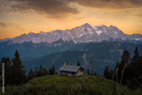 Obraz na płótnie Sunset over Mountain Lakes with Hut w salonie