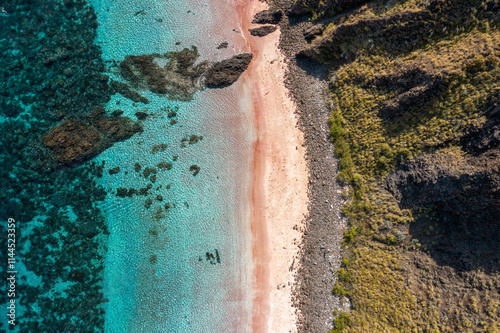 Fototapeta Naklejka Na Ścianę i Meble -  Pink Beach on Padar Island Indonesia