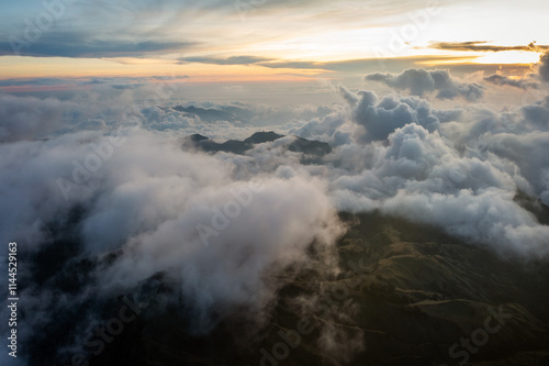 Obraz na płótnie Over the Clouds along the slopes of a Volcano w salonie