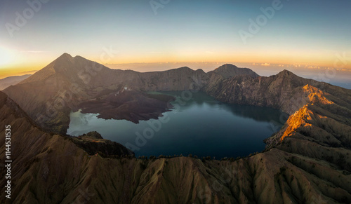 Obraz na płótnie Mount Rinjani on Lombok in Indonesia w salonie