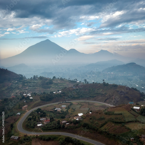 Obraz na płótnie Early morning mist in the Uganda Highlands w salonie