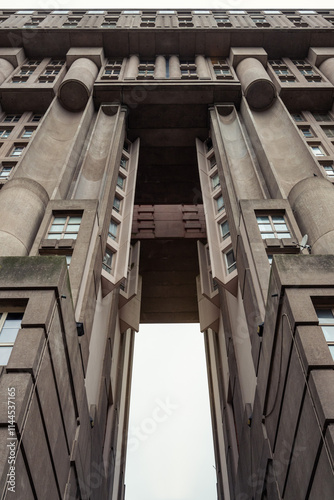 Obraz na płótnie Brutalist Architecture in Suburban Paris w salonie
