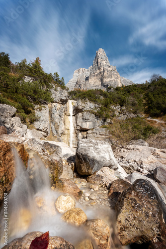 Obraz na płótnie Waterfall in the Dolomites, Italy w salonie