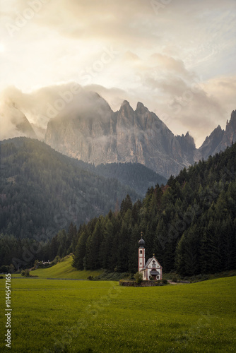 Obraz na płótnie Val di Funes in the Dolomites, Italy w salonie