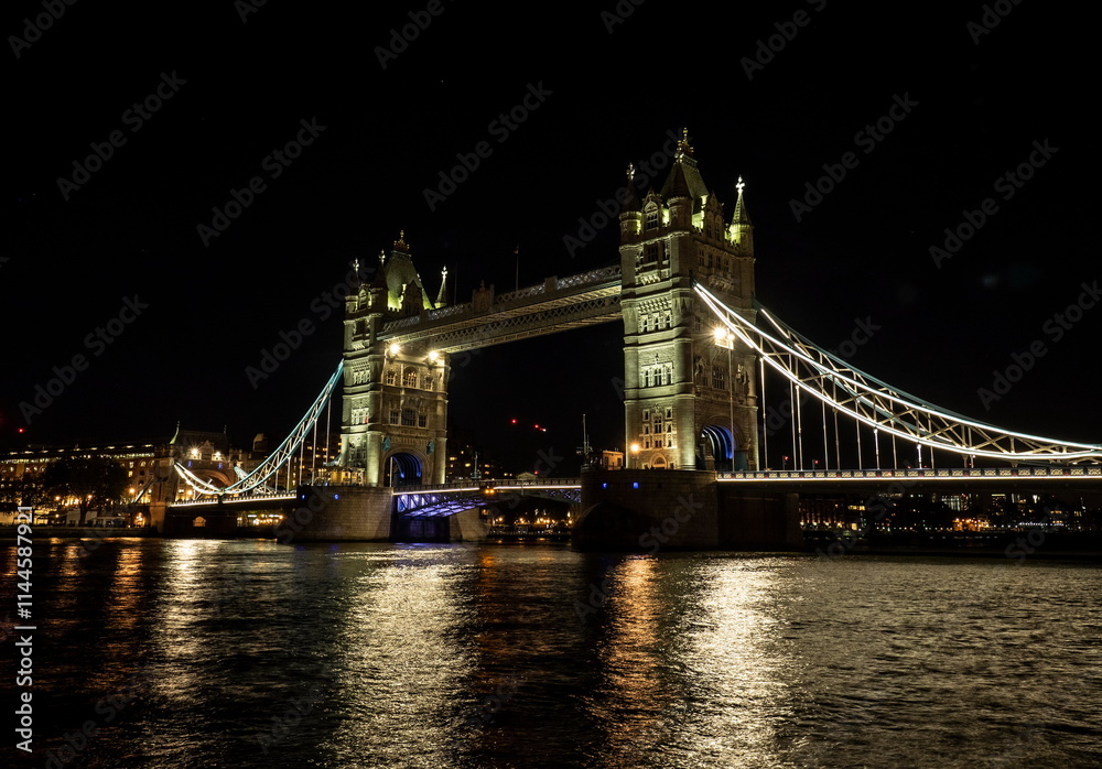 Fototapeta premium Tower bridge in the night, London.