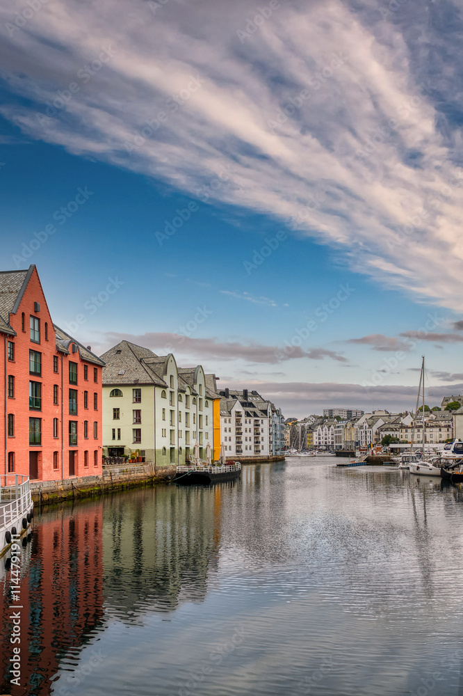 Alesund is a city and municipality in Møre og Romsdal county, Norway. It is a port 236 km northeast of Bergen Alesund is a city and municipality in Møre og Romsdal county, Norway. It is a port 236 km northeast of Bergen