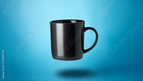 Caneca de porcelana para mockup flutuando e atrás um fundo azul