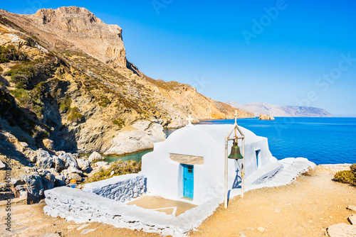 Obraz na płótnie White Greek chapel on rock cliff near Agia Anna beach, Amorgos island, Cyclades, Greece w salonie