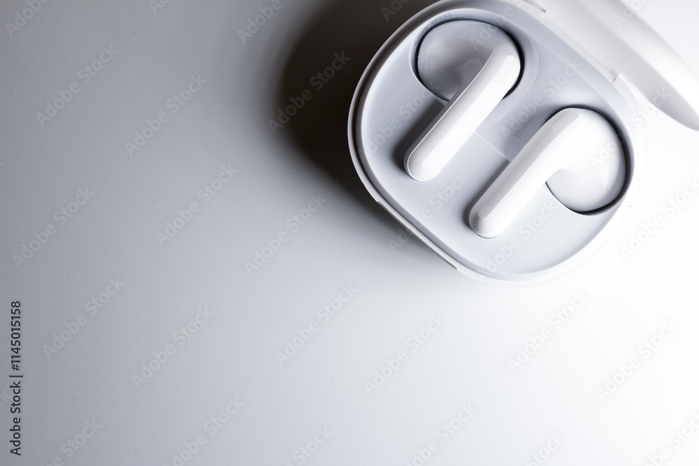 Estuche de auriculares intrauriculares bluetooth de color blanco Estuche de auriculares intrauriculares bluetooth de color blanco