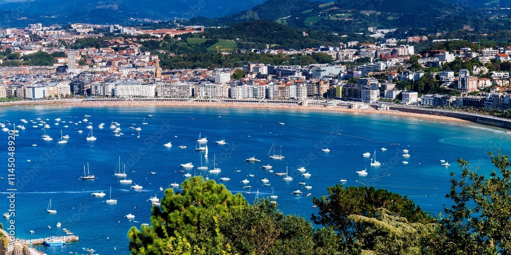 Obraz premium San Sebastian Spain - august 23, 2024. La Concha Bay.