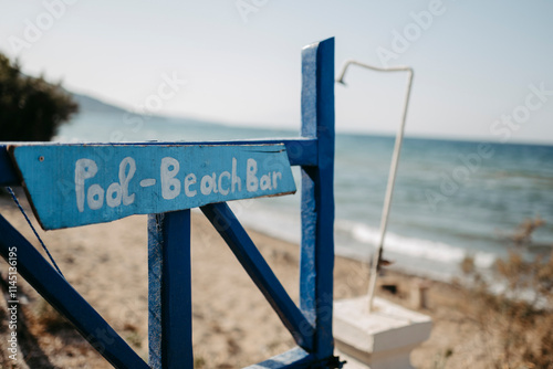 Schild Beach Bar am Strand photo