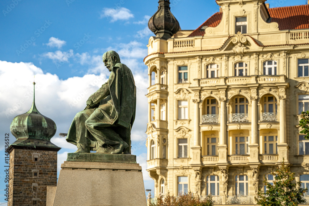 Obraz premium Bronze statue of Czech writer Alois Jirásek Memorial, in Jiráskovo náměstí, Nové Město (New Town) district, Prague, Czechia