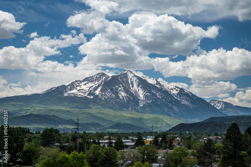 Obraz na płótnie Scenic view of a snow-capped Mt Sopris in Colorado w salonie