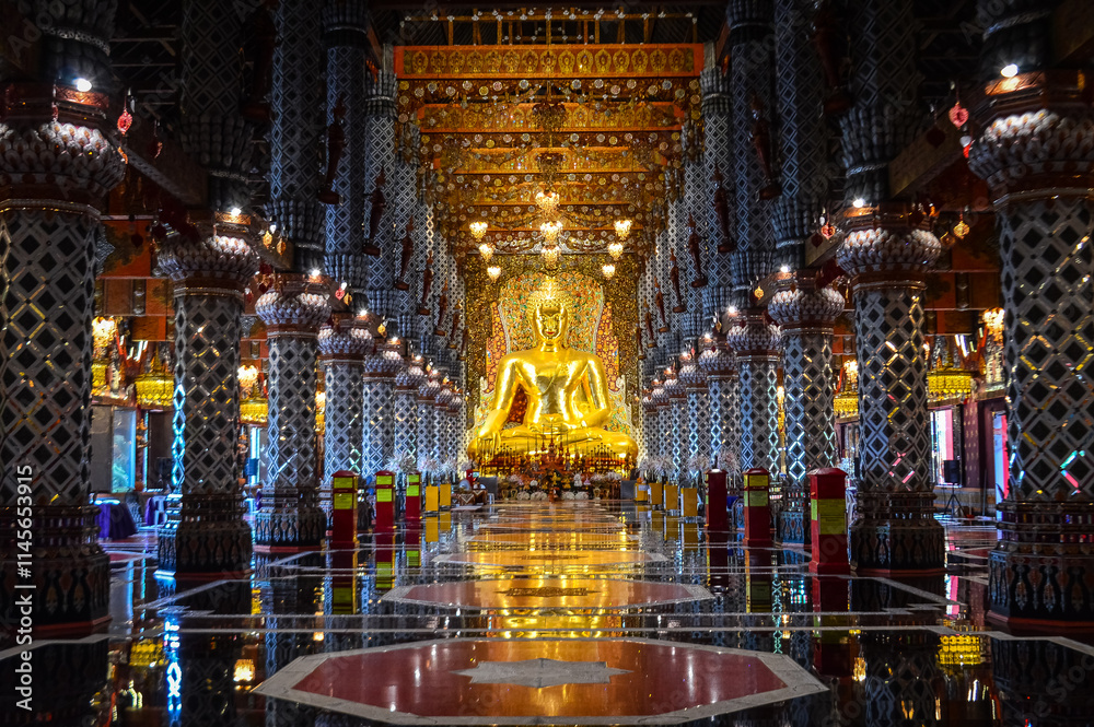 Fototapeta premium Golden Buddha, Buddhist symbols at Watsridonmoon, symbols of Buddhism, Southeast Asia at Chiangmai Northern Thailand