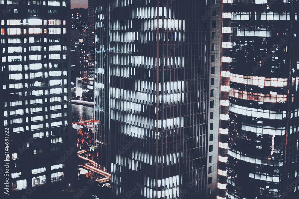 Fototapeta premium 夜の高層ビル クローズアップ
