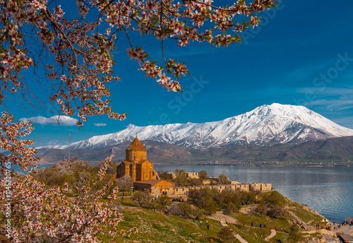 Obraz na płótnie Akdamar Island in Van Lake. The Armenian Cathedral Church of the Holy Cross - Akdamar, Turkey w salonie