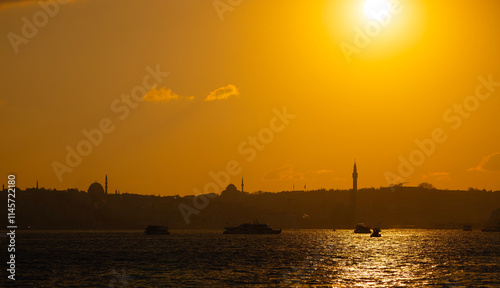 Obraz na płótnie Eminonu city with mosque silhouettes in the background at sunset w salonie