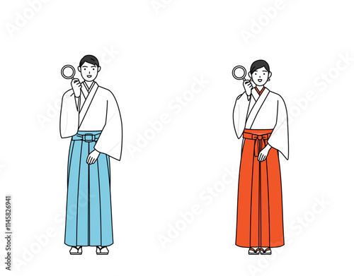虫メガネを持って腰に手を当てる神社の神主と巫女
