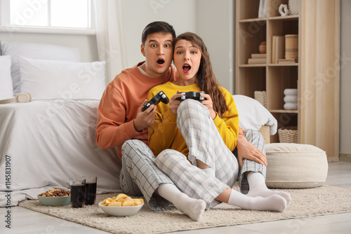 Shocked young couple playin...