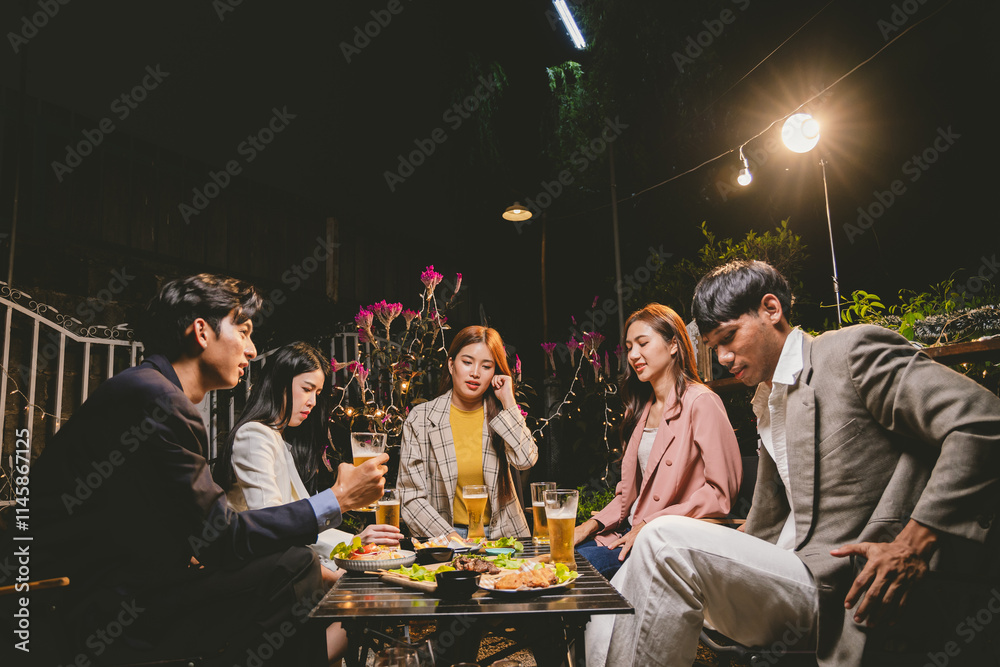 A lively group of friends enjoying beers at a festive pub, toasting with frosty pints. The scene captures the joy of friendship, culture, and celebration over drinks and appetizers on a sunny terrace. A lively group of friends enjoying beers at a festive pub, toasting with frosty pints. The scene captures the joy of friendship, culture, and celebration over drinks and appetizers on a sunny terrace.