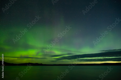 Polarlichter - Aurora Borealis im Herbst kurz vor Sonnenaufgang mit ein wenig Morgenröte bei Häggsjövik oberhalb von Östersund in Schweden.  photo