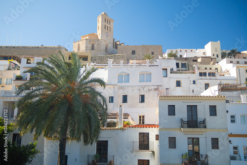 Ibiza, isla de las Baleares, vista aérea de sus calles y de la ciudad.