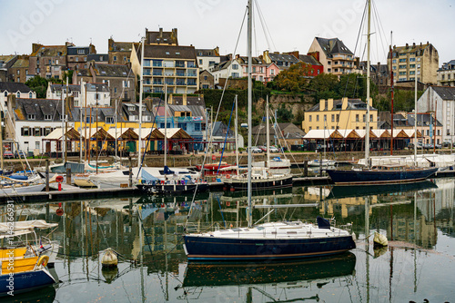 Segelschiffe und Boote im Hafen von Douarnenez; F, Bretagne, Finistère, Douarnenez, Port Rhu photo