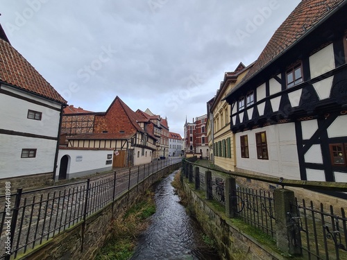 das wunderschöne Quedlinburg in Sachsen - Anhalt, mit atmosphärischem Himmel