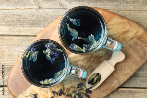Photos Delicious butterfly pea flower tea on wooden table, top view