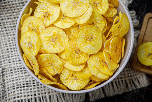 Chips de plátano deshidratados caseros photo