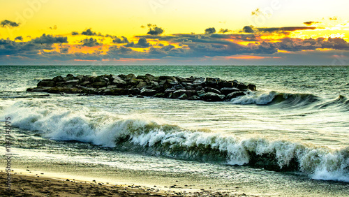 Canvas Print Sunrise on a bright cold December morning with wind and waves The Beaches Toront