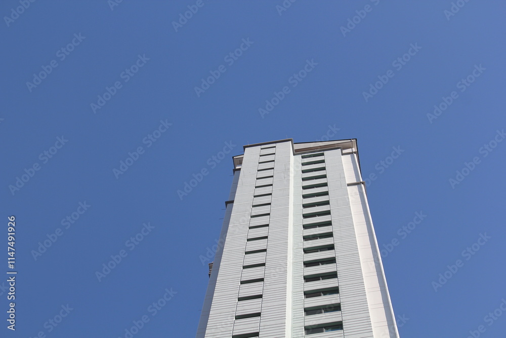 An image explaining the sturdiness of Korean apartments, their high-rise design, and the key points of life.
An image explaining the sturdiness of Korean apartments, their high-rise design, and the key points of life.